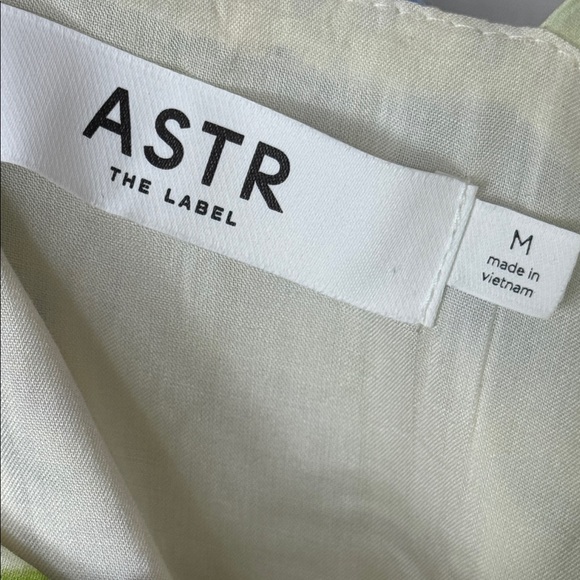 ASTR The Label Tie Strap Tiered Maxi Dress Size Medium Cream Blue Floral NWOT - Picture 12 of 13